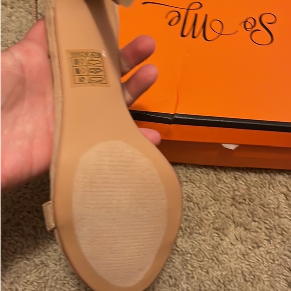 Nude Heels size 8 - Picture 2 of 3